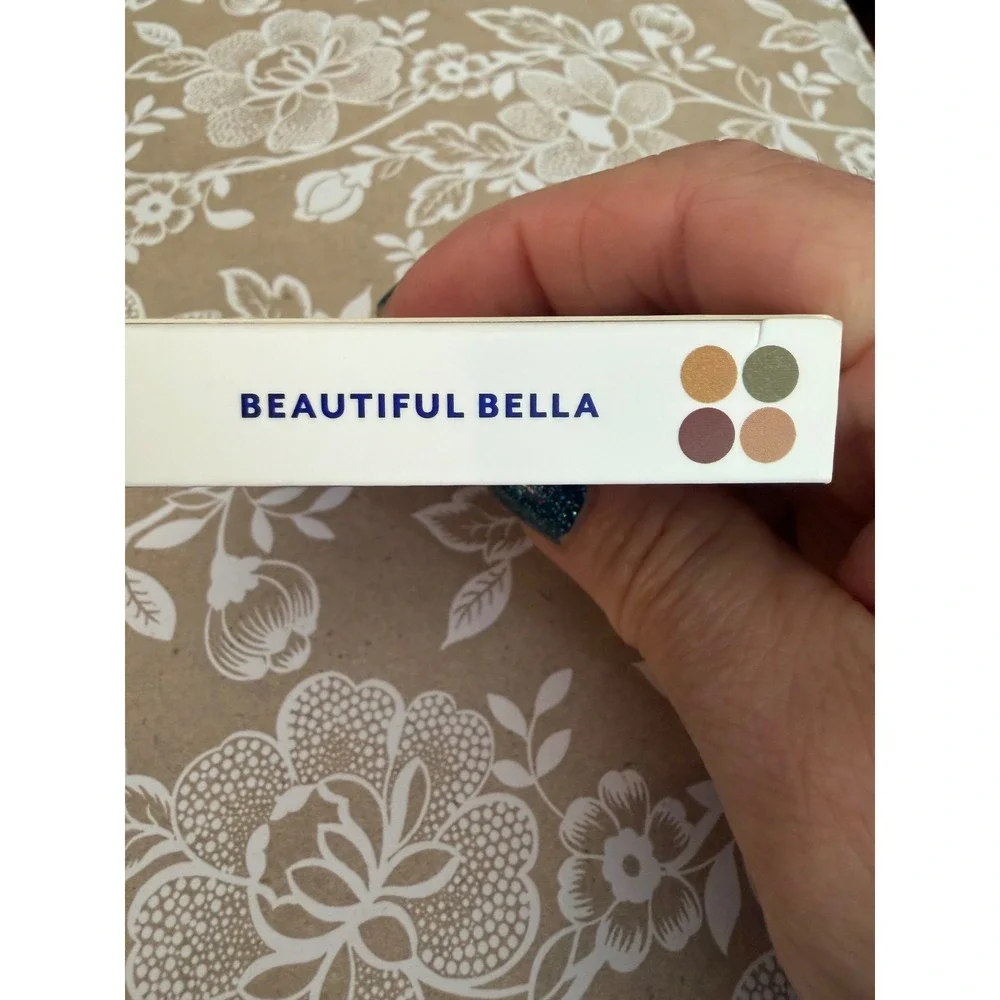 TRES LÚCE BEAUTY Beautiful Bella Shadow Quad Eyeshadow Palette Mexican Blue